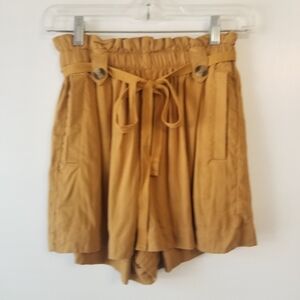 AMERICAN EAGLE NWT Women's Paperbag Pull On Shorts Pockets Small Gold Yellow